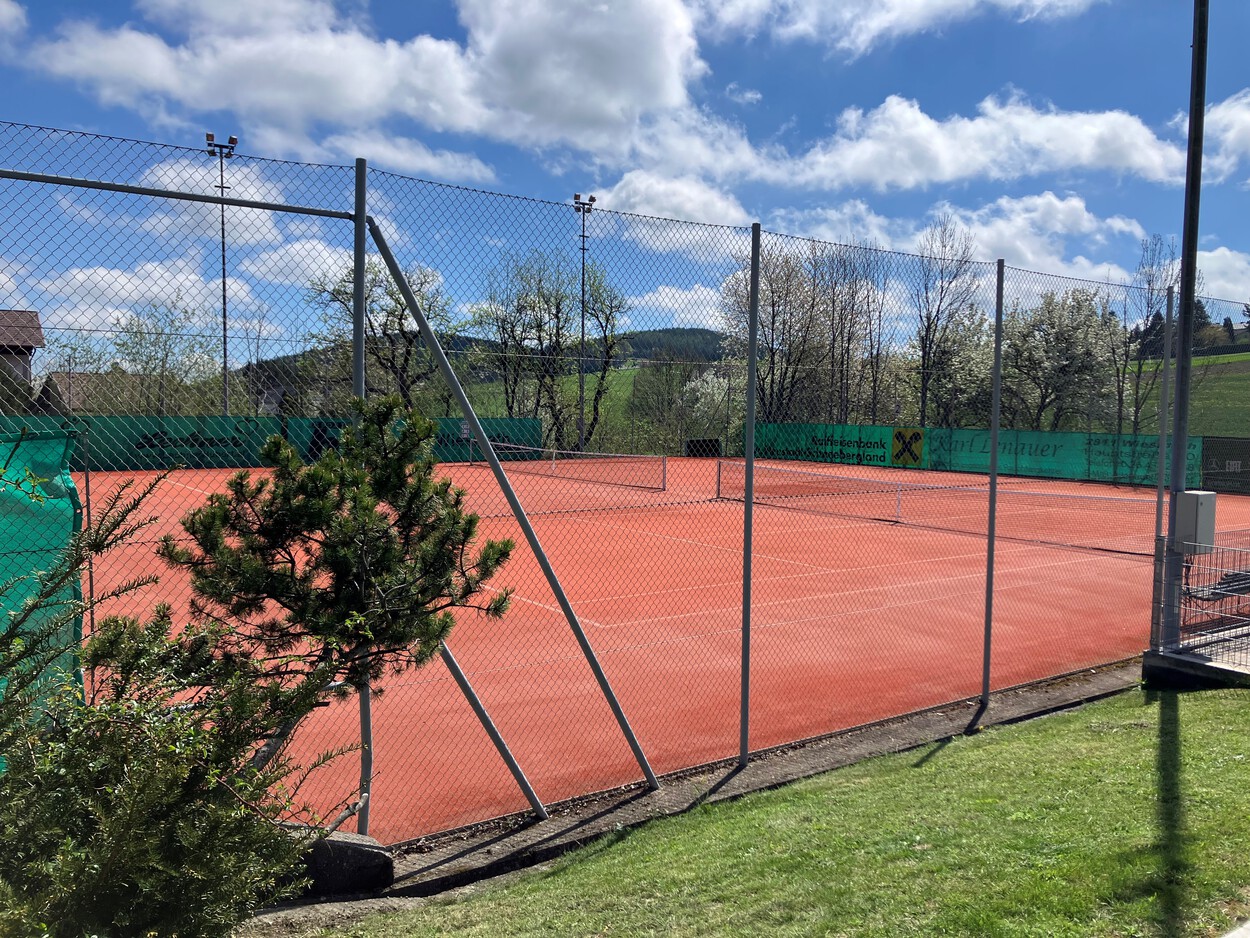 Samstag, 18. April, 8 Uhr - Herrichten der Plätze für die Tennissaison