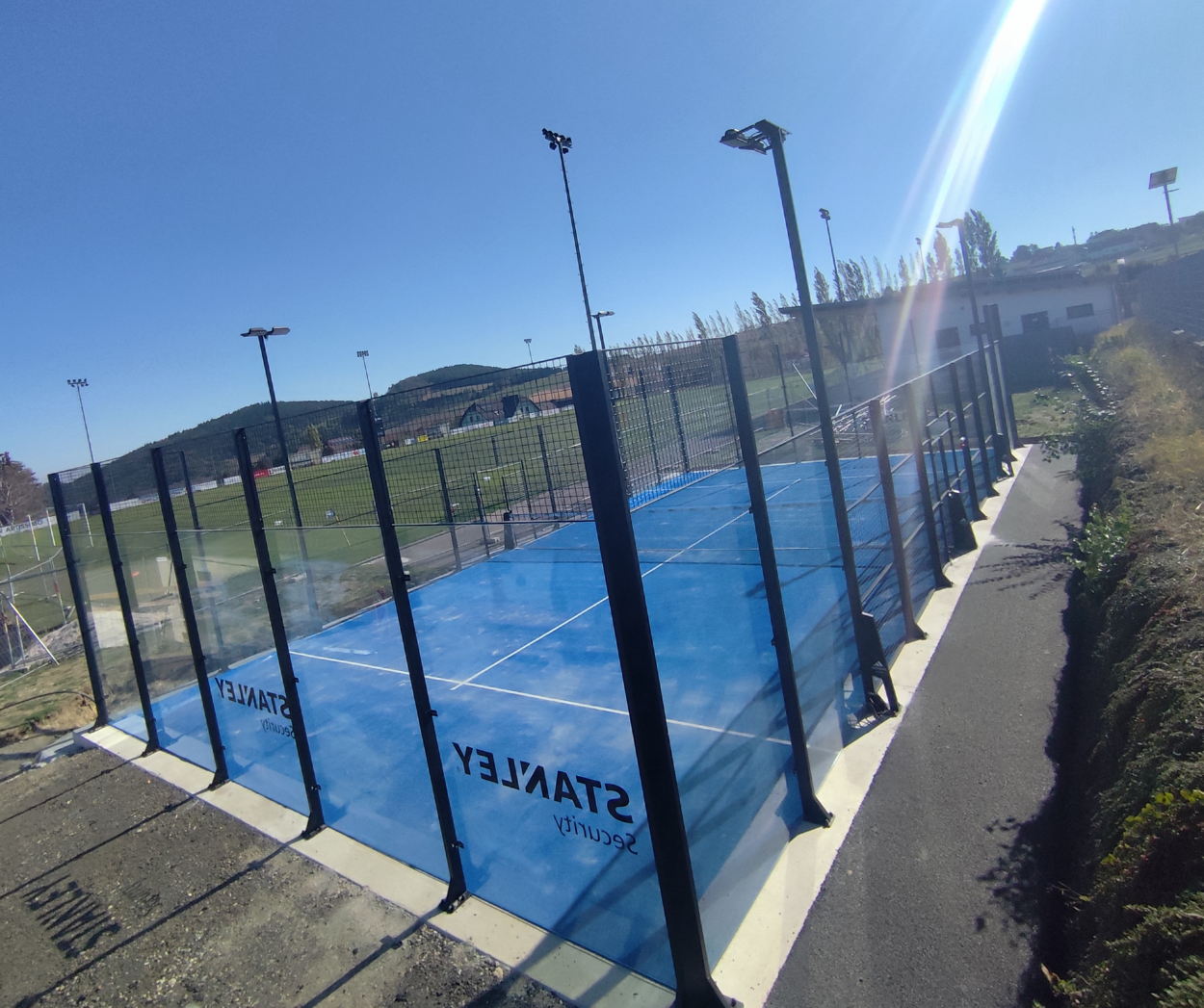 Es ist soweit – unser Padelplatz ist fertig!
